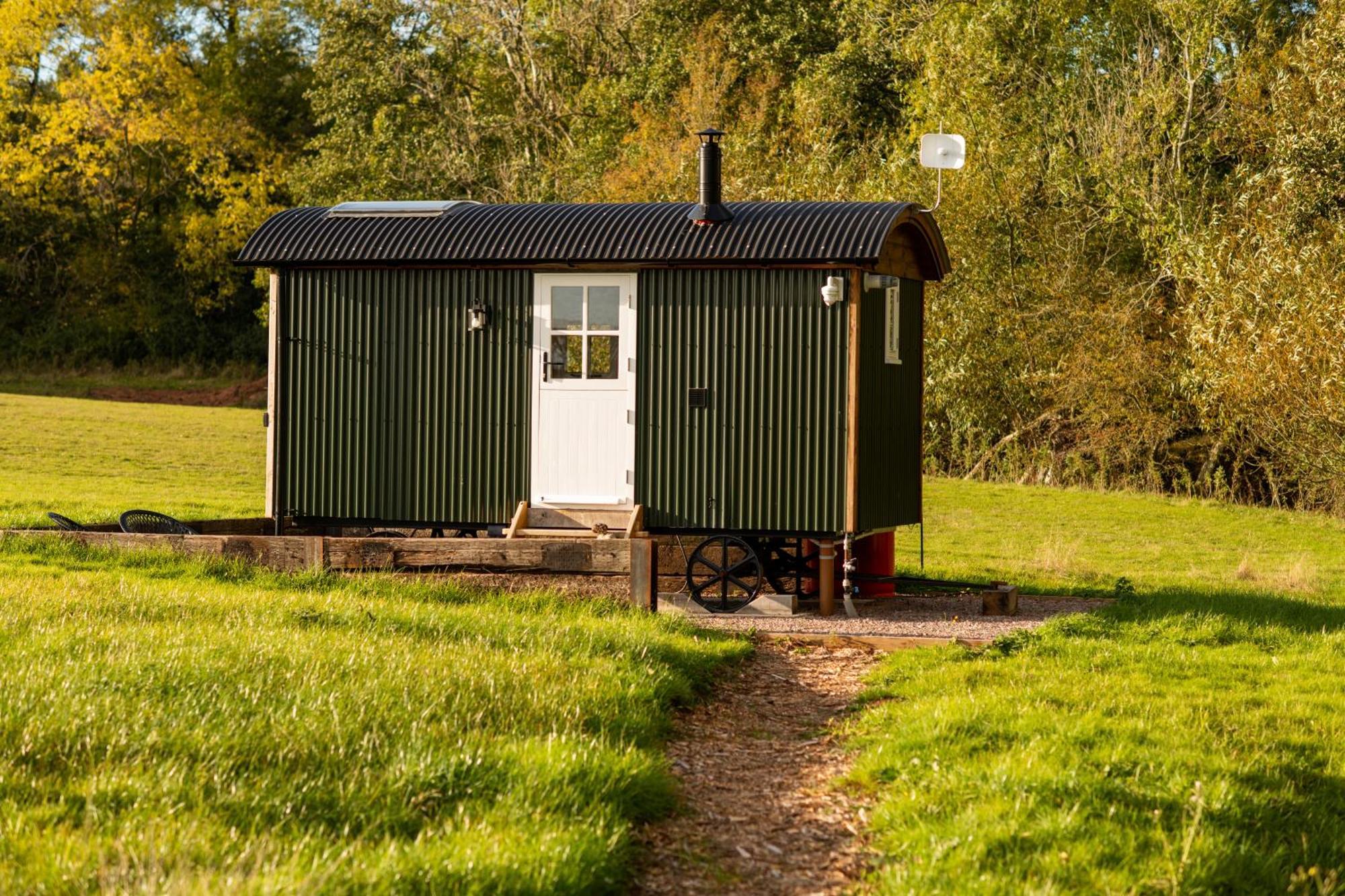 Harrys Hideout - Shepherd'S Huts At Harrys Cottages Pen-y-Clawdd Rom bilde